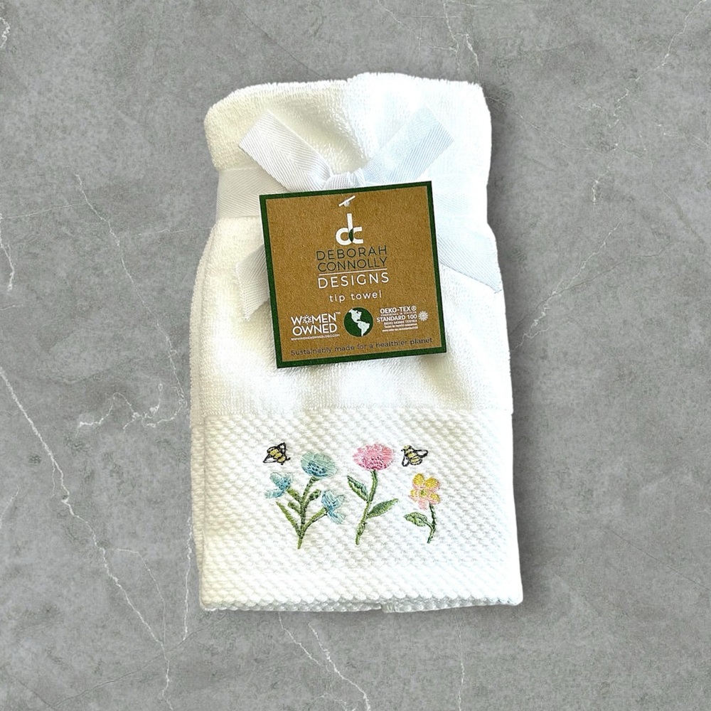Bathroom Hand Towels Fingertip Bees Flowers NEW WITH TAGS